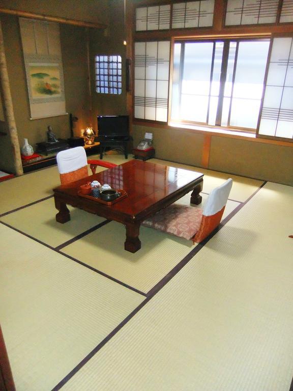 Japanese-Style Room with Shared Bathroom and Shared Toilet - Road Side